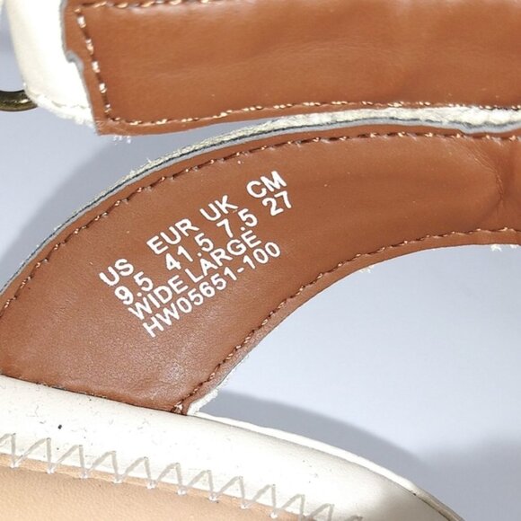 Hush Puppies Cream Sandals Sz 9.5W - Picture 3 of 4